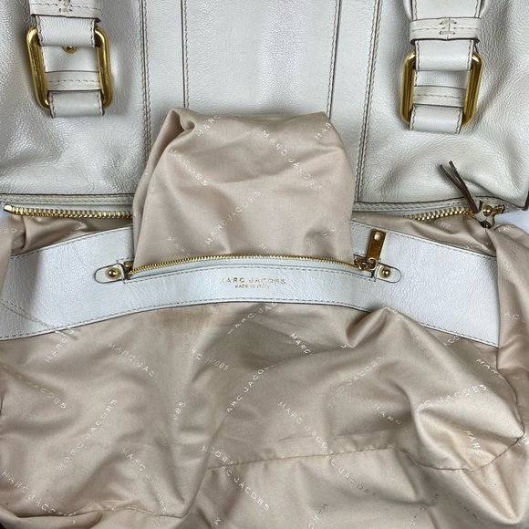 Marc Jacob’s grained ivory leather. - Picture 7 of 9
